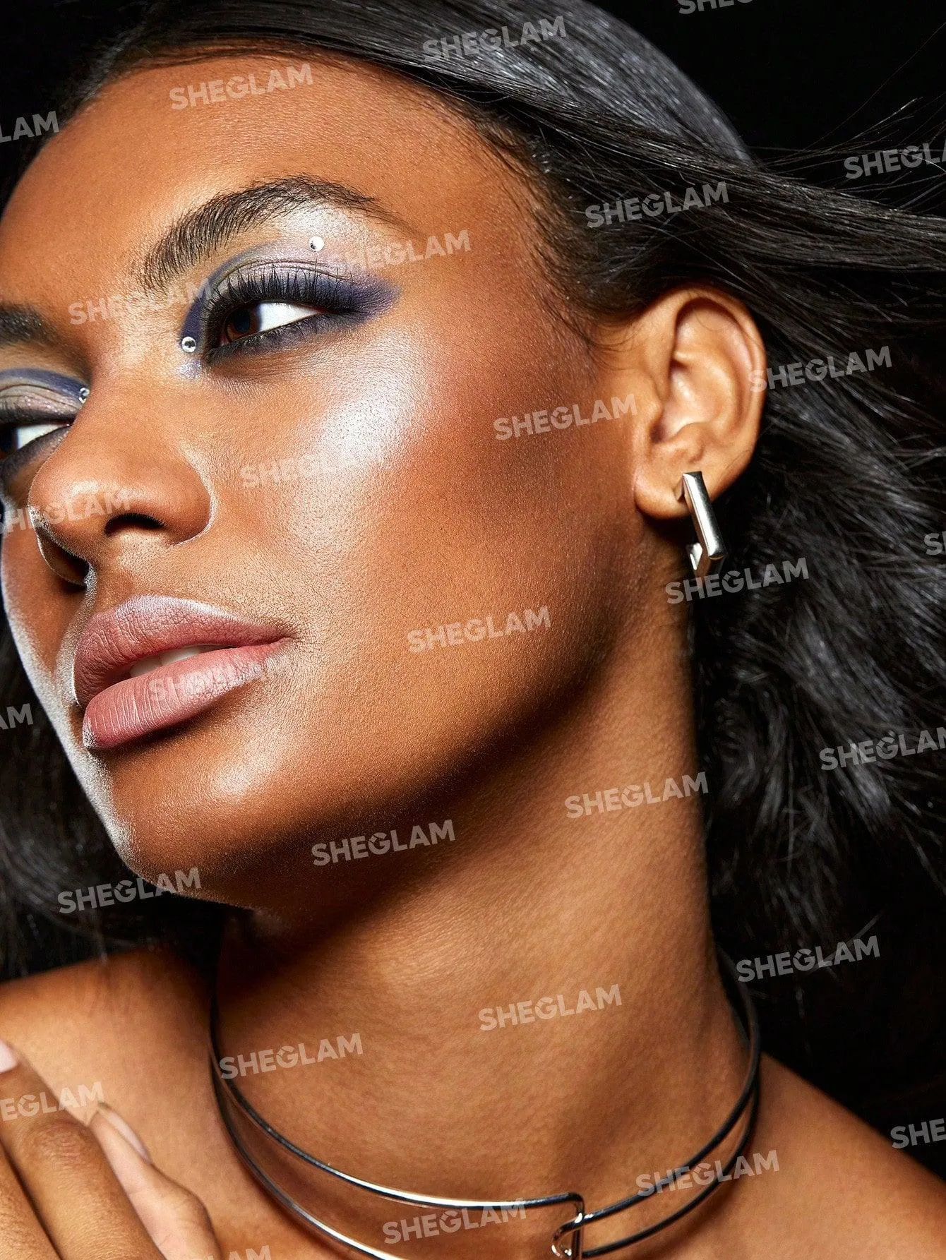 SHEGLAM -LUNAR GLOW HIGHLIGHTER - SILVER